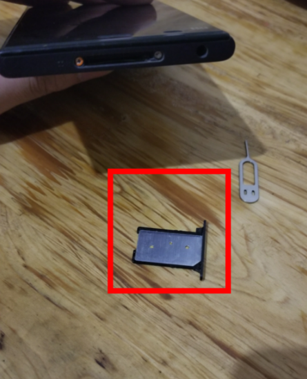 小米play怎么安装SIM卡教程