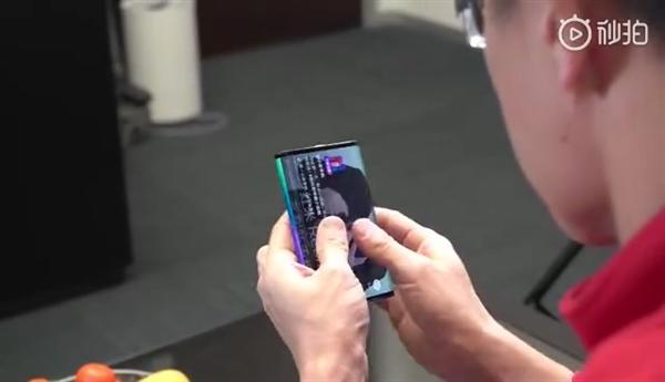 小米自曝全球第一台双折叠手机 攻克四大技术难关的照片 - 5