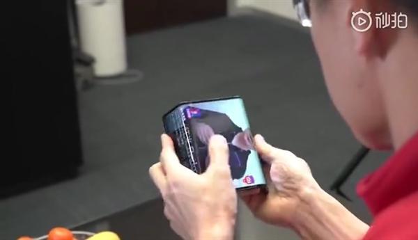 小米自曝全球第一台双折叠手机 攻克四大技术难关的照片 - 4